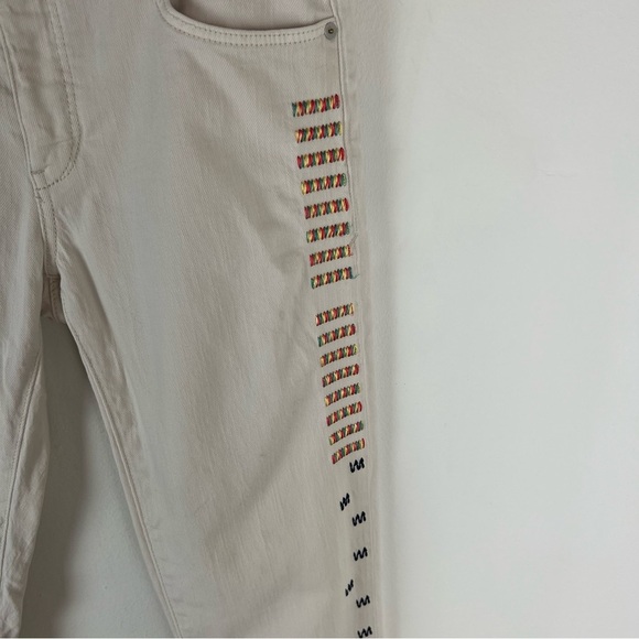 ANTHROPOLOGIE Pilcro embroidered ivory slim Boyfriend Jeans Size 27 - Picture 4 of 9